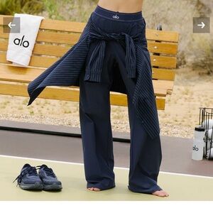 ALO Yoga Women's Dark Blue Wide Leg Pants